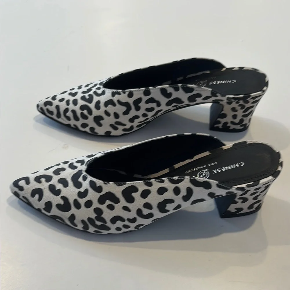 Chinese Laundry Black and White Leopard Print Mules - Picture 4 of 7